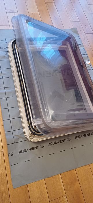 Okno dachowe do kampera