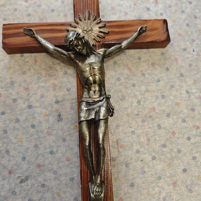 Cruz de Cristo em madeira e latão em excelente estado