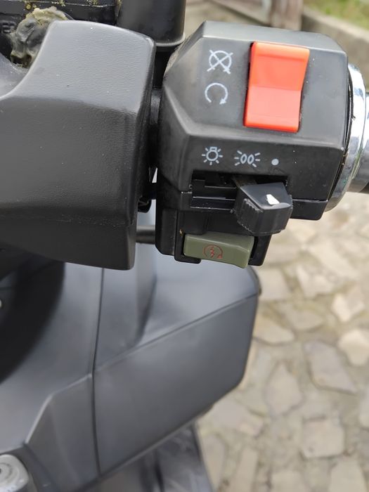 Продам Максі Скутер 4Т 260см чорного колір.