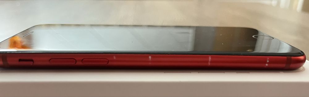 Iphone SE ( product - red)