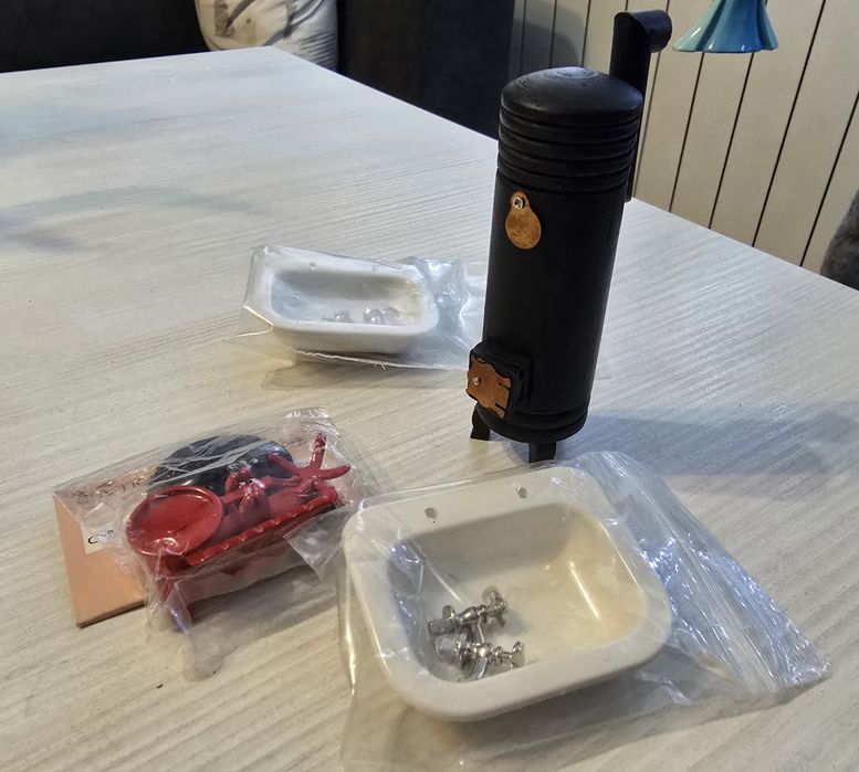 Miniaturowe mebelki drewniane kolekcjonerskie