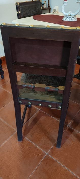 6 Cadeiras de pele antigas