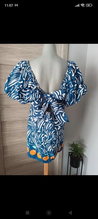 Sukienka z bufiastymi rękawami Primark