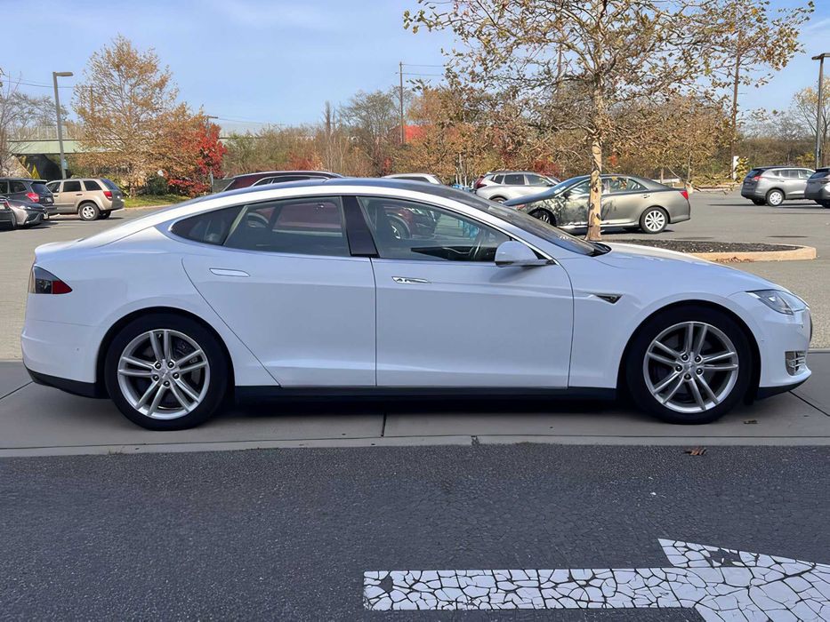 Tesla Model S      2016