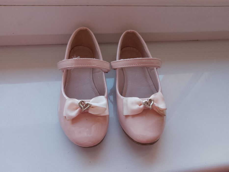 Baleriny półbuty dziewczynka 33 buty lakierki