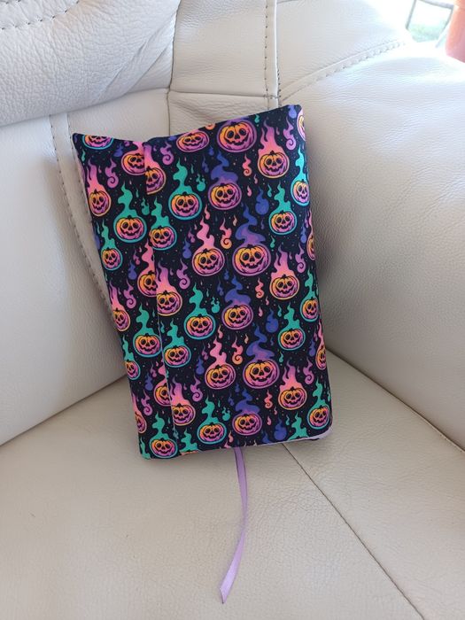 Nowy etui otulacz okładka na książkę uniwersalna handmade