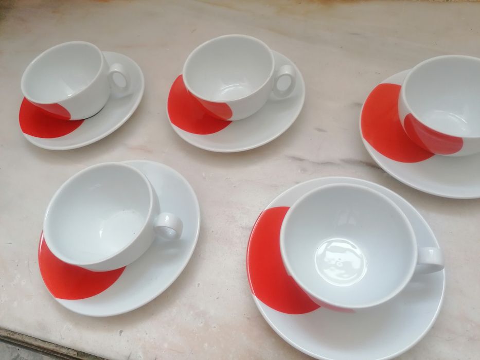 Conjunto de 5 chávenas Vista Alegre, estilo Spage Age