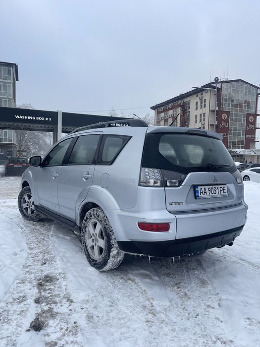 Mitsubishi Outlander XL