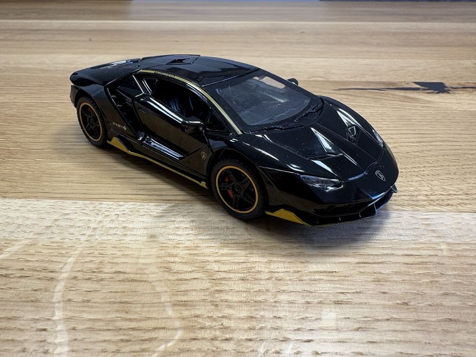 Lamborghini Centenario LP 770 model 1:32