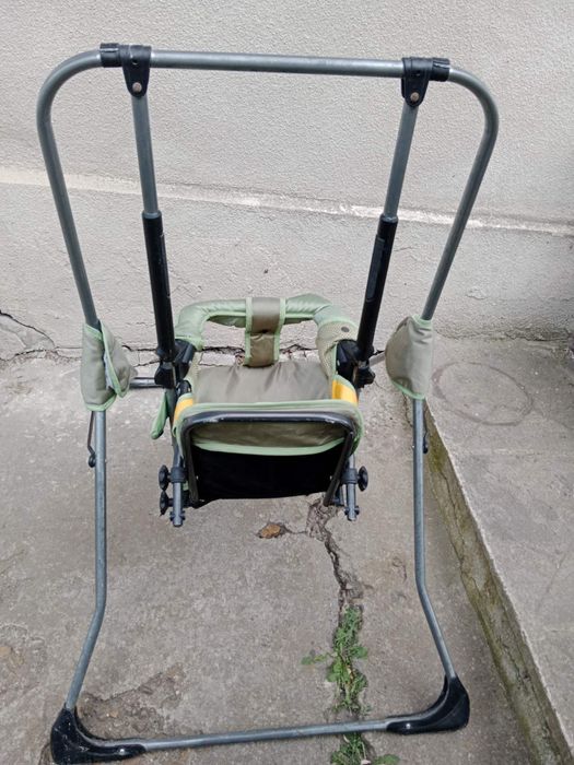 Дитяча гойдалка .