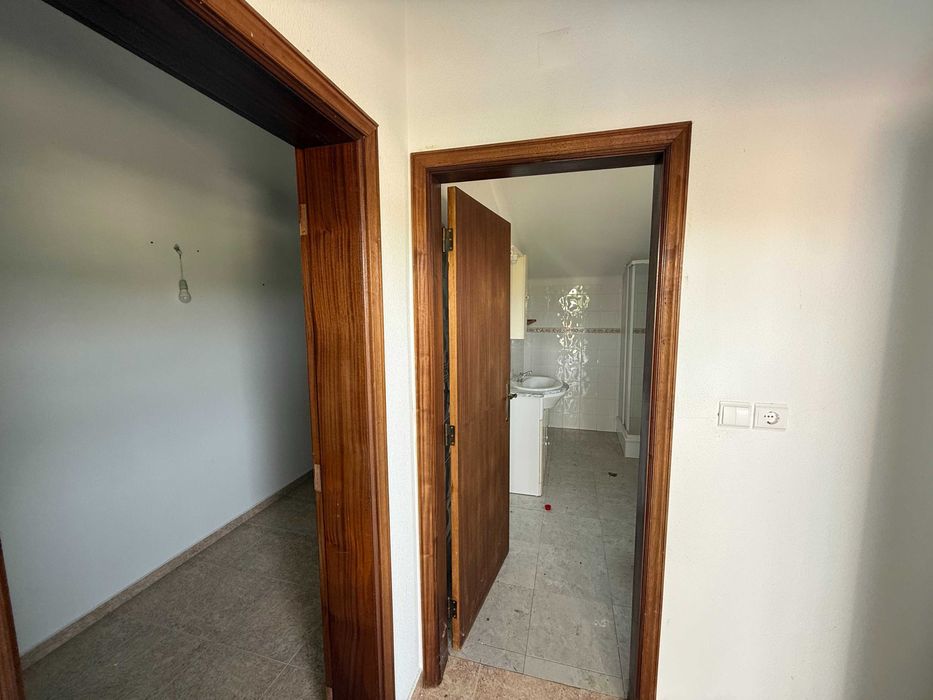 Espaço comercial e habitação com terreno