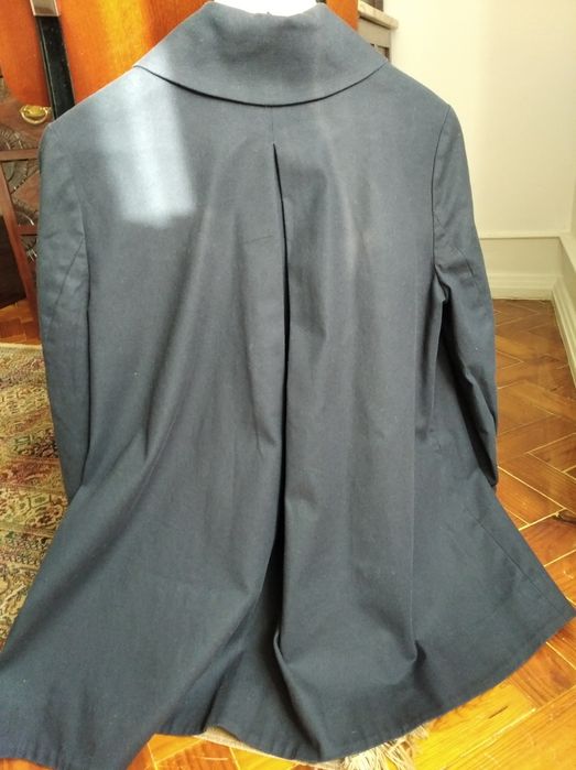 Casaco azul marinho da COS em ótimo estado.