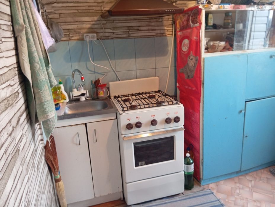 Продам 2-кімнатну квартиру + гараж з сараєм у Побузькому