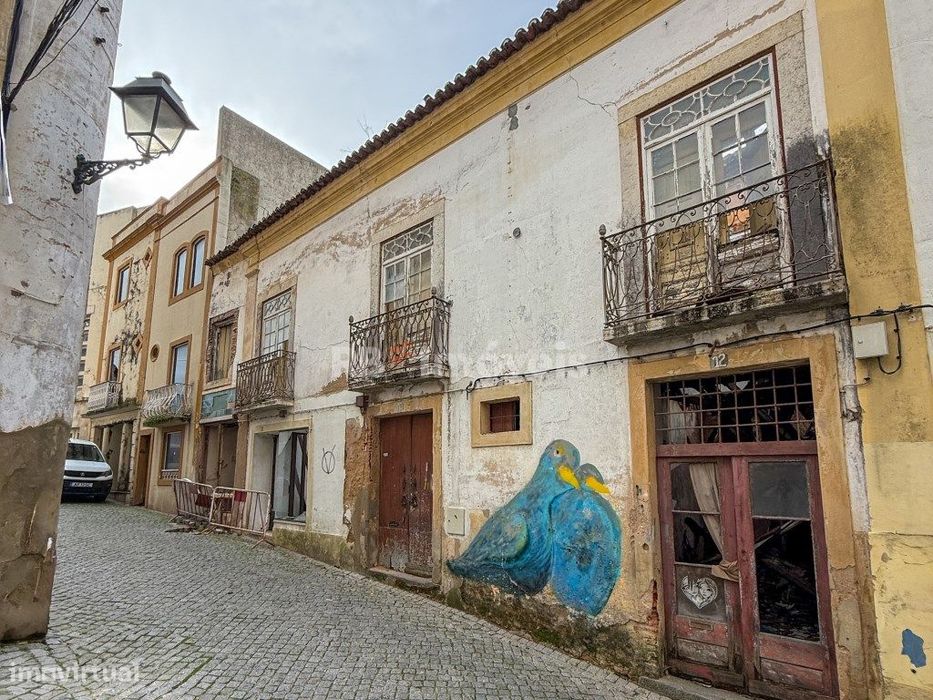 Prédio p/ Recuperar - Centro Histórico de Abrantes