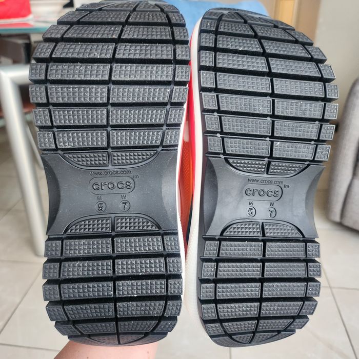 Продам crocs. M5W7.