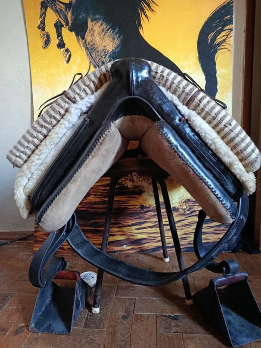 Vendo Montura Vaquera tradicional acento semi profundo.