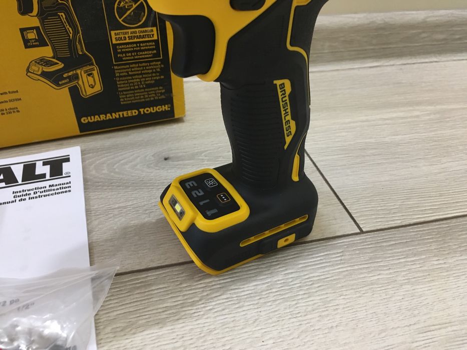 DEWALT DCF891B 20V Аккумуляторный  гайковерт 1/2"