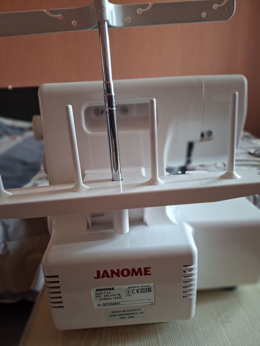 Оверлок  Janome T-72 б/у