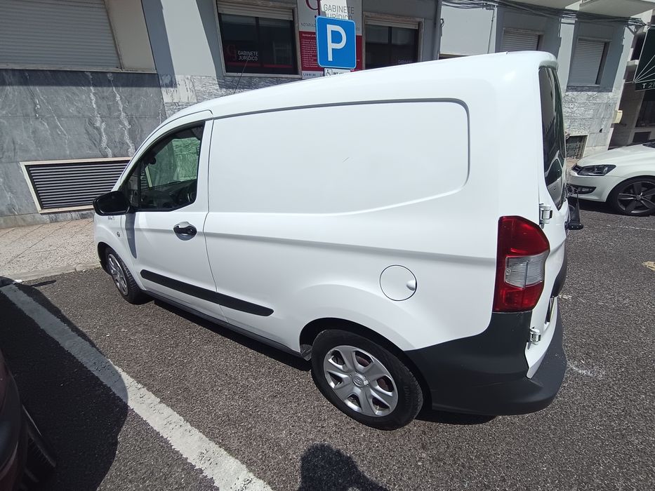 Ford Transit Courier 2022 muito nova