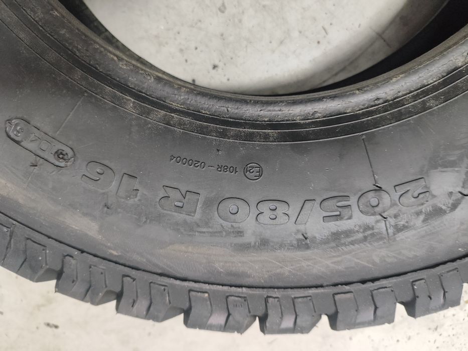 2 pneus novos Nortenha 205/80R16 Oferta dos Portes