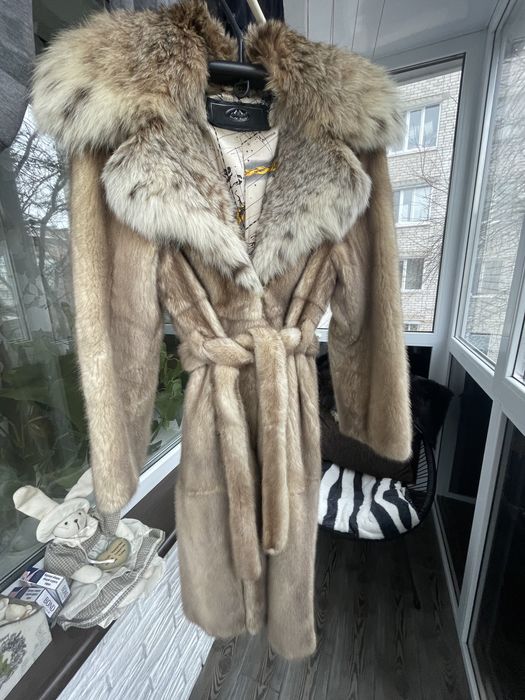 Продам норкрвую шубу,капюшон кобра,мех рысь,44-46р.