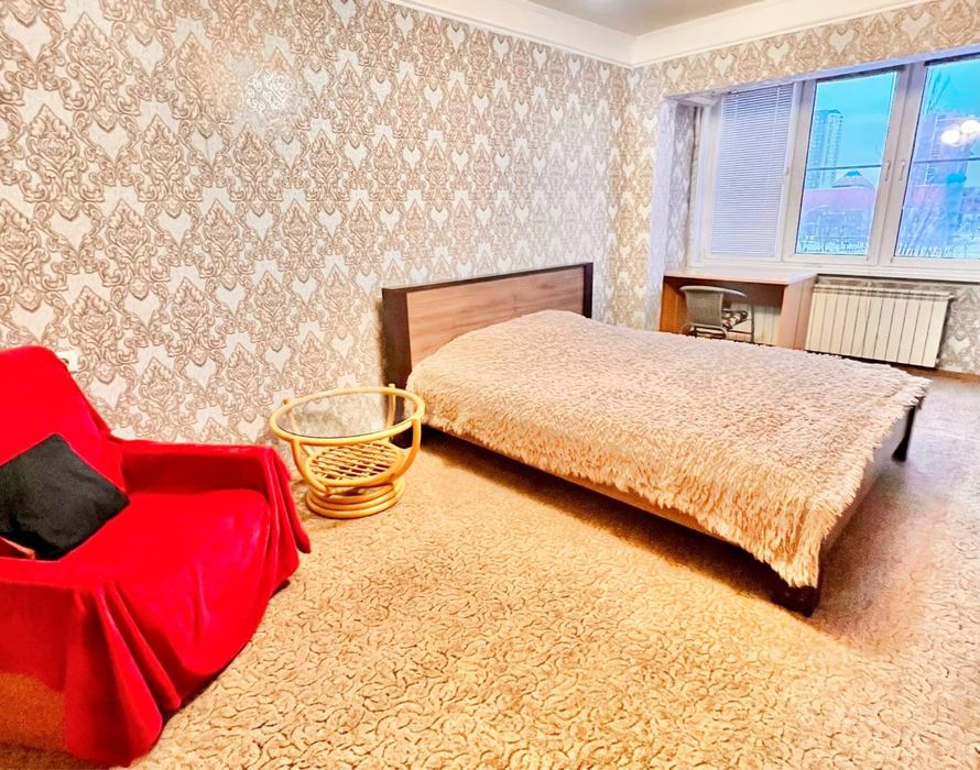 Метро Оболонь однокомнатная квартира,героев Азов 28 от хозяина