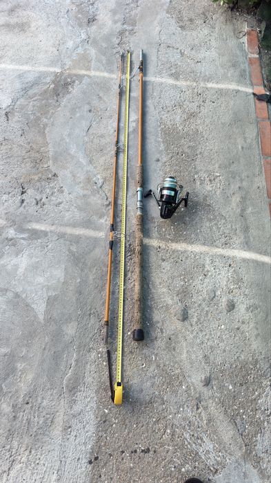 Cana de pesca antiga em fibra