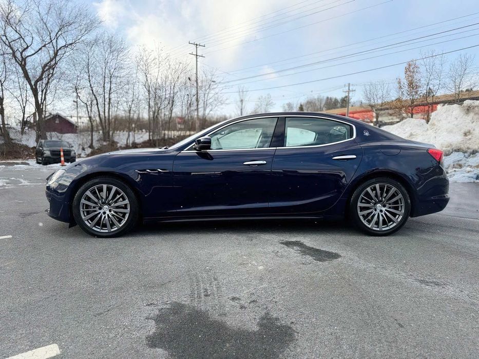 Maserati Ghibli      2021