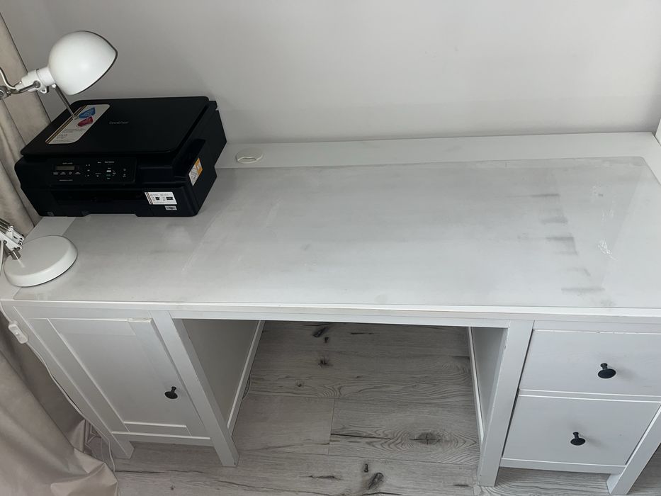 Białe biurko HEMNES