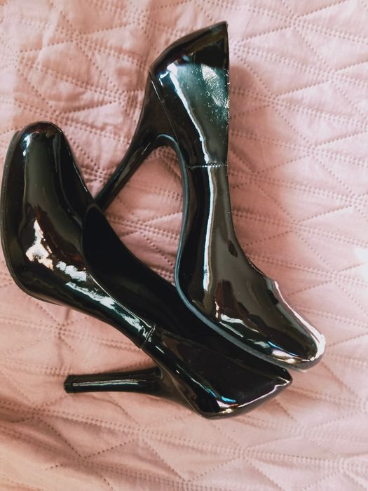 Szpilki, lakierki, czarne