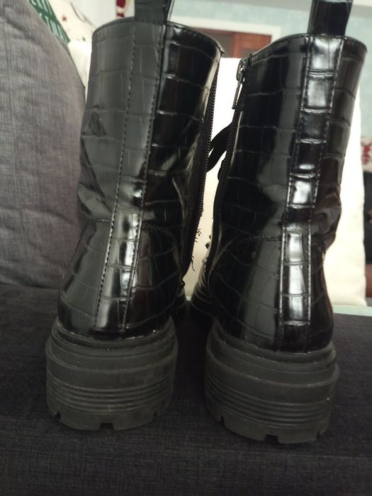 Botas pretas pelo tornozelo Bellucci