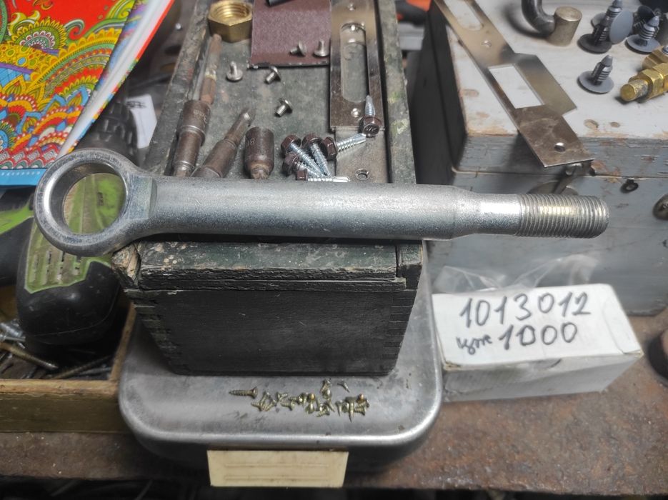 Крюк буксировочный