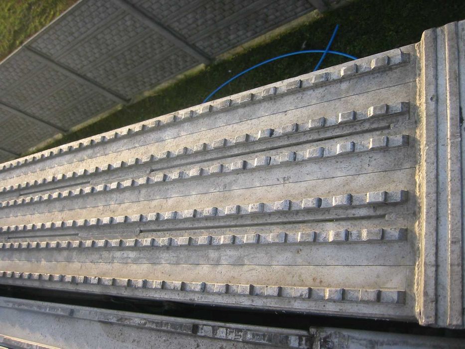 Najazdy Aluminiowe ALTEC - INTRACON Podesty Kliny Podjazdy Rampa