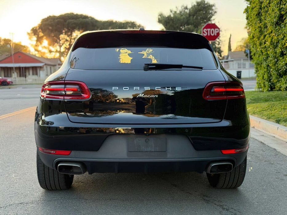 Porsche Macan      2017