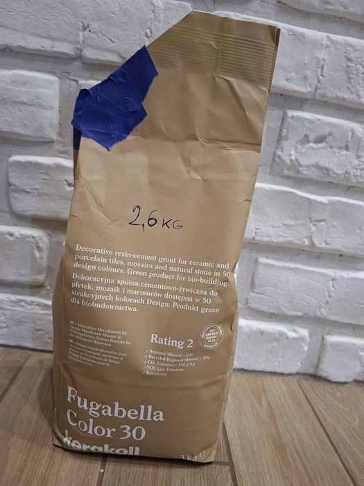 Fuga Kerakoll 05 szary. 14 gołębi 1,8 kg 30 brąz 2,6kg. 34 brąz 2,4kg