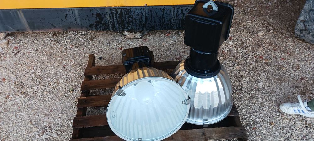 Luminárias industriais tipo campânula de armazém Penela • OLX Portugal