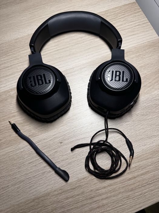 Fones JBL quantum 100