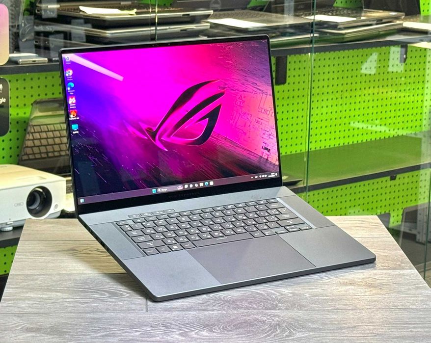як новий Asus Rog Zephyrus G16 / 16 OLED / Core Ultra 9 / RTX 4070