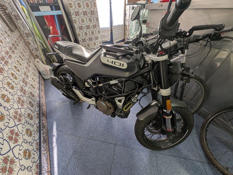 Husqvarna Svartpilen 401