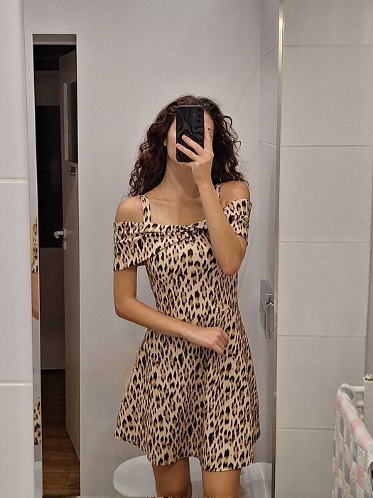 Sukienka panterka rozkloszowana hiszpanka odkryte ramiona