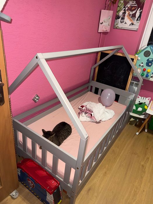 Drewniane łóżko dziecięce Domek