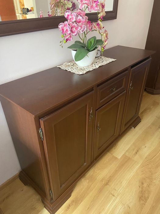 Duża drewniana komoda z szufladami