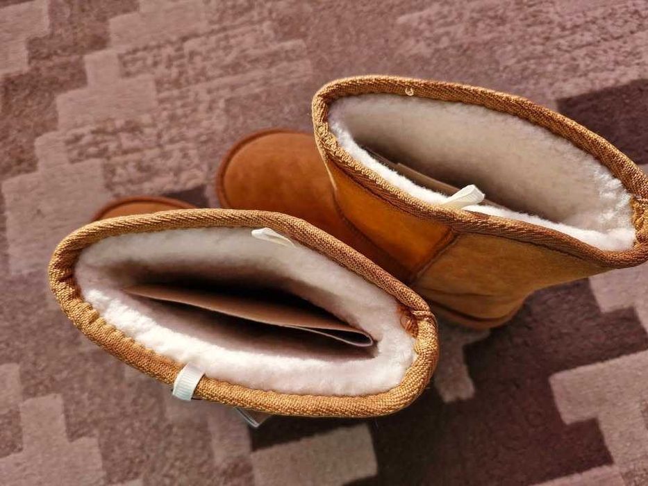 Botas novas com pelo menina tam.34