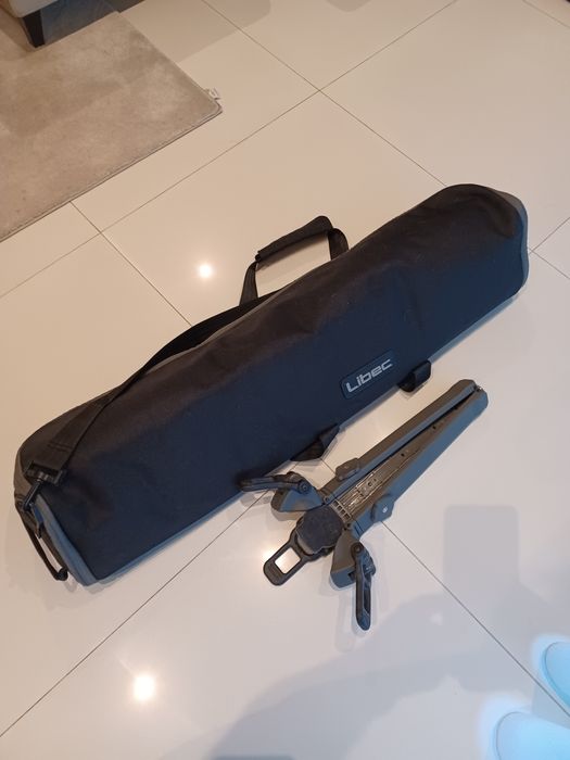 Tripé Libec RT30b com cabeça fluida Libec RH25R e distribuidor de piso