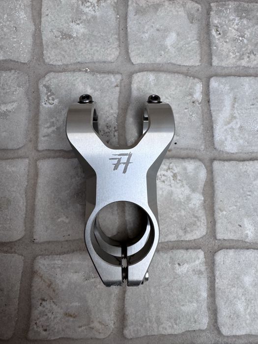 Avanço e Guiador 77designz