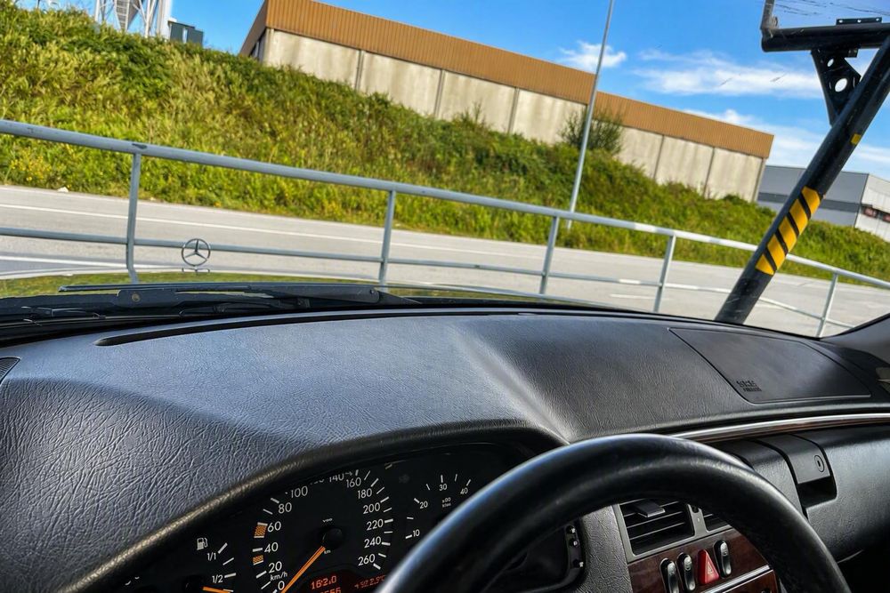 Mercedes W210 300 TD
