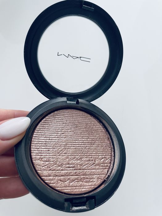 MAC Extra Dimension Skinfinish Superb rozświetlacz