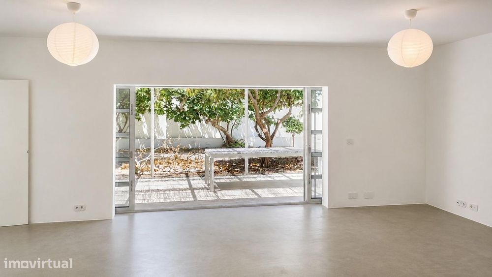 Moradia Térrea no Pinhal Novo com Jardim de 195 m2