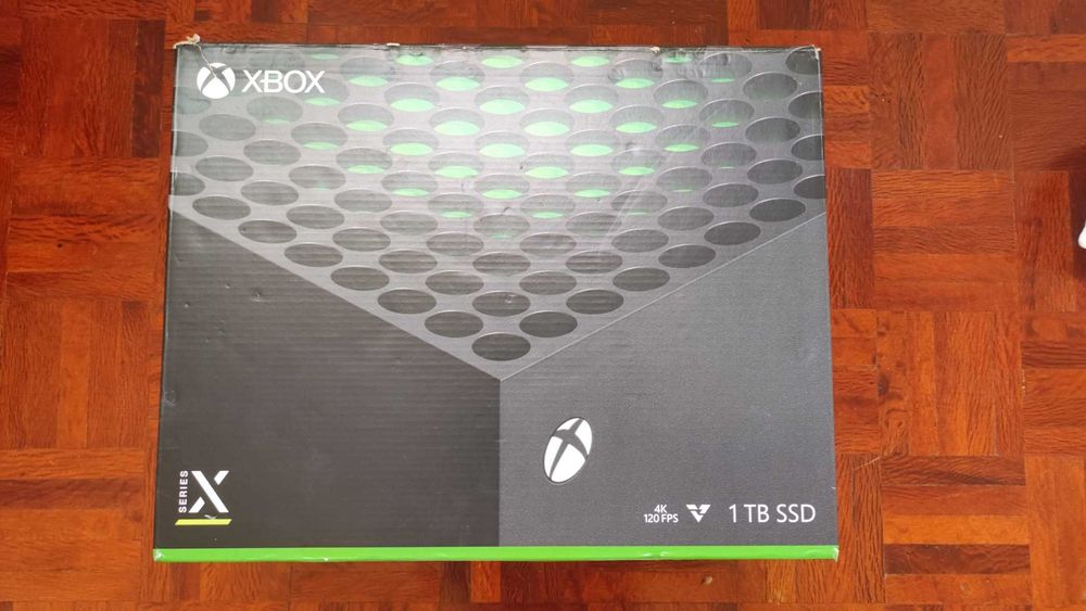 KIT Xbox Series X 1TB (Consola + 2 Comandos + Base Carregador + Acessórios)
