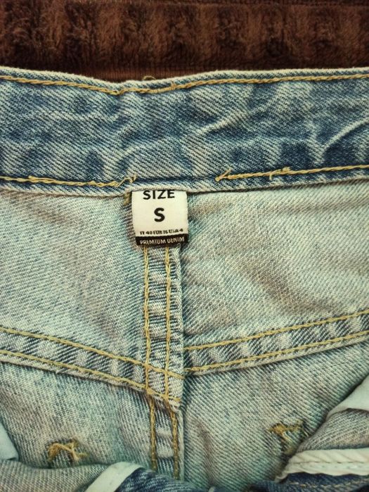 Продам в ідеальному стані джинсові шорти